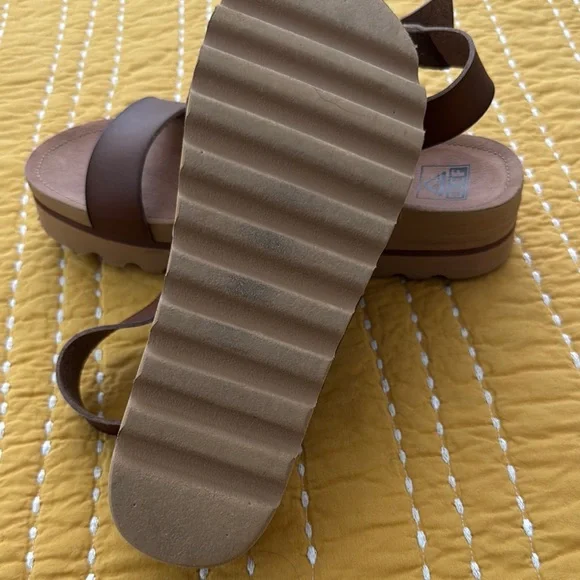 Reef Brown Sandals size 8.5 - Picture 5 of 5